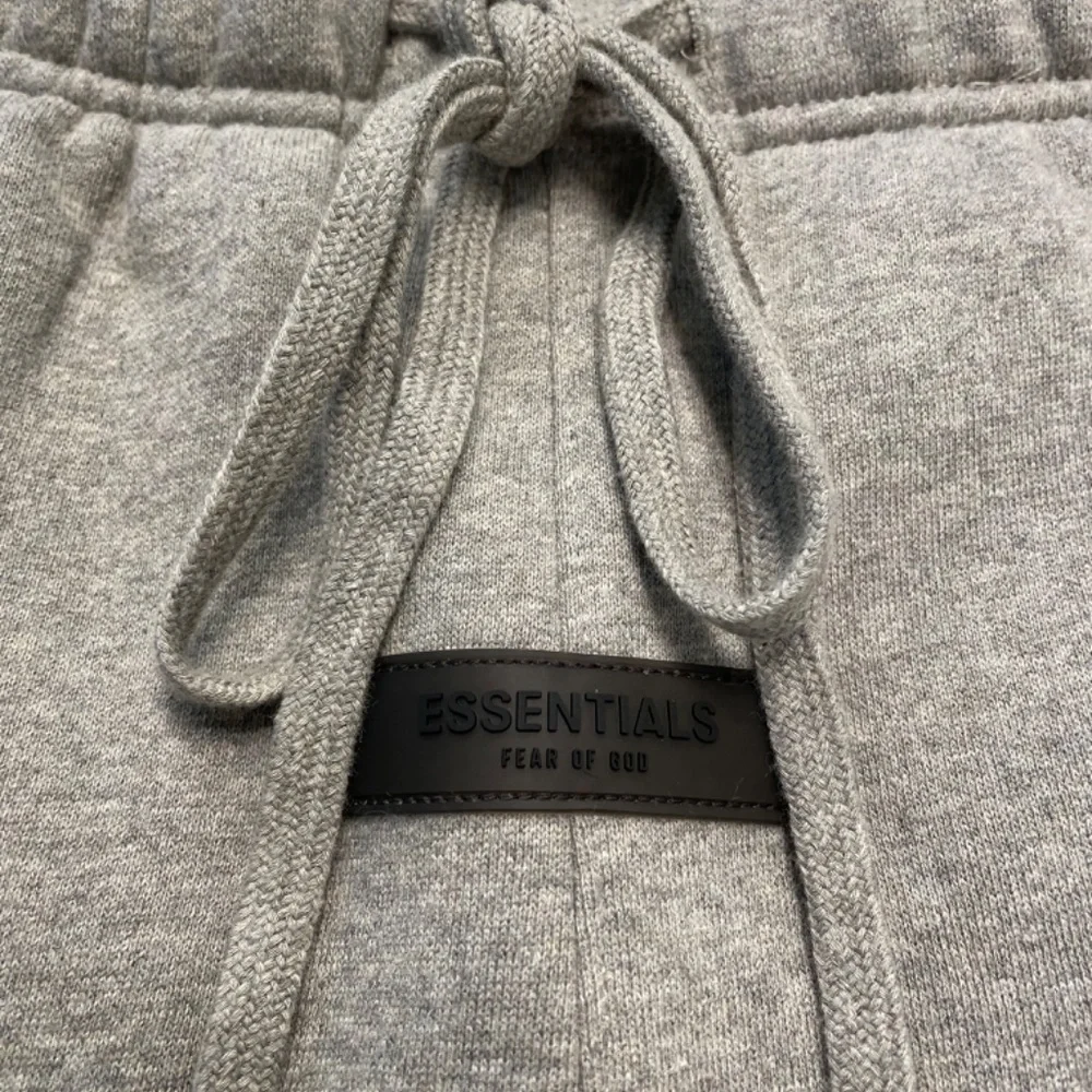 Fear of God Essentials sweatpants - Picture 2 of 3
